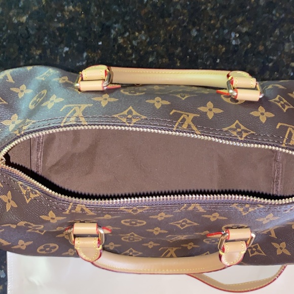 Women’s travel bag with shoulder strap..luxury tote handbag - Picture 3 of 5